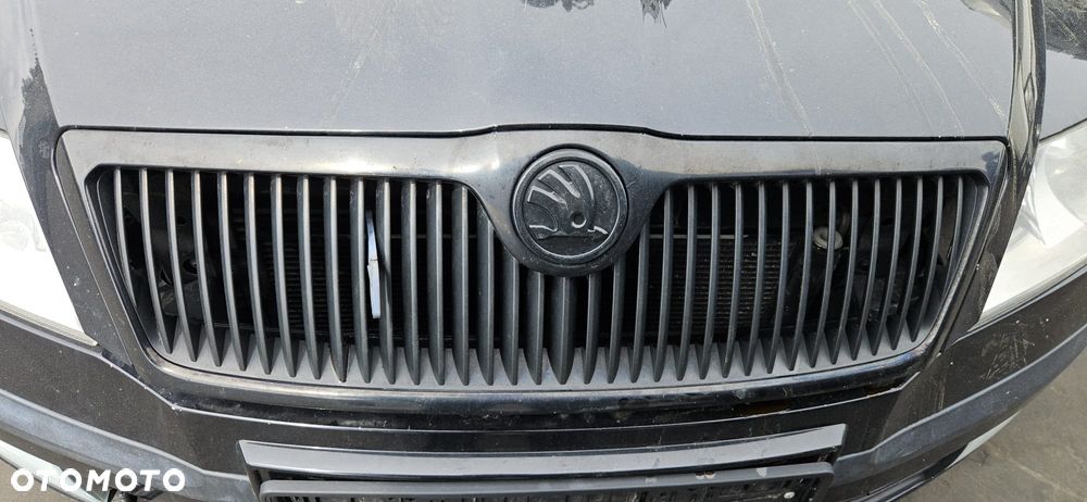 SKODA OCTAVIA II  04-08 1.9 TDI BXE - ZDERZAK PRZÓD PRZEDNI CZARNY - 38