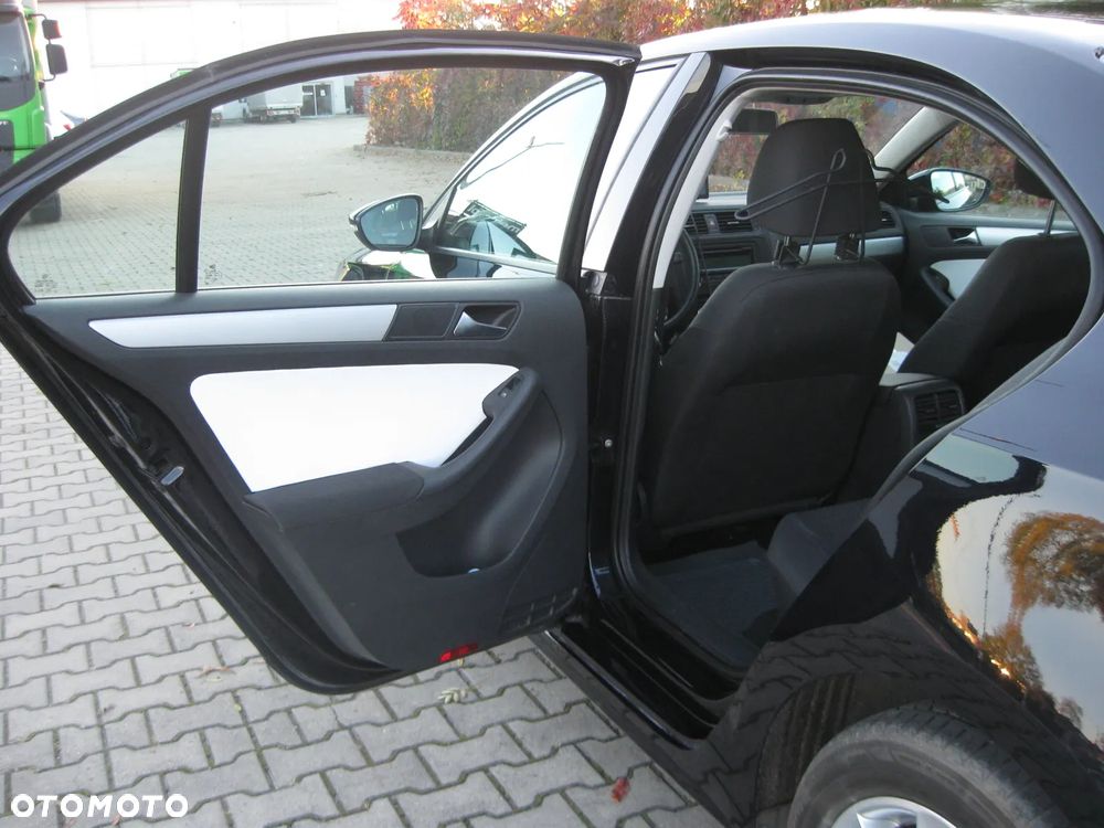 Volkswagen Jetta 1.6 TDI Comfortline - 5