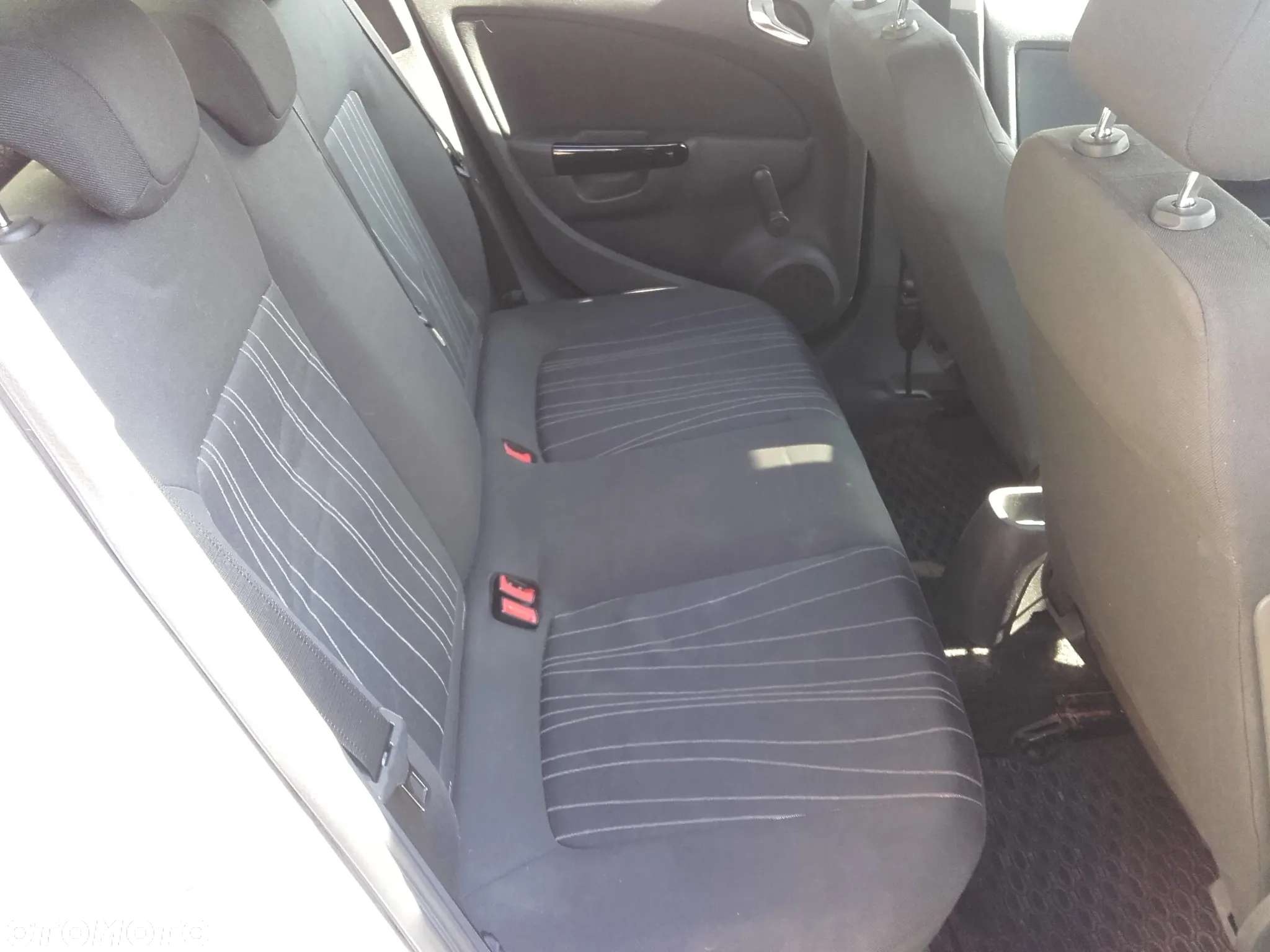 Opel Corsa 1.4 16V Cosmo - 24