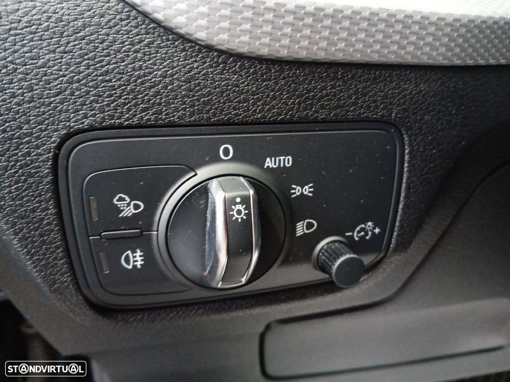 Audi Q2 30 TDI Advanced S tronic - 14