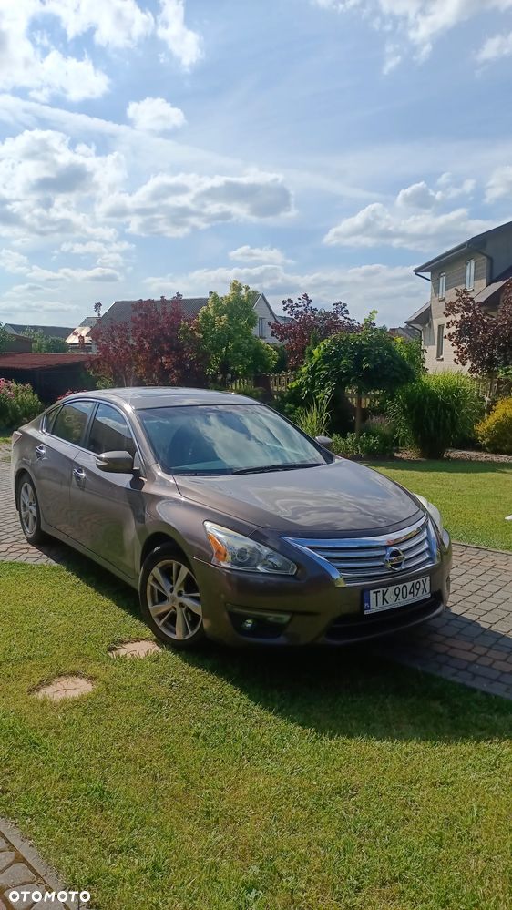 Nissan Altima - 2