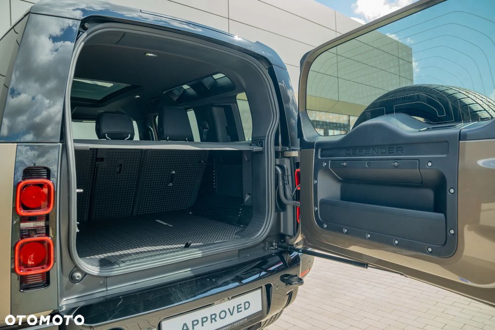 Land Rover Defender 3.0 D300 mHEV X-Dynamic HSE - 17