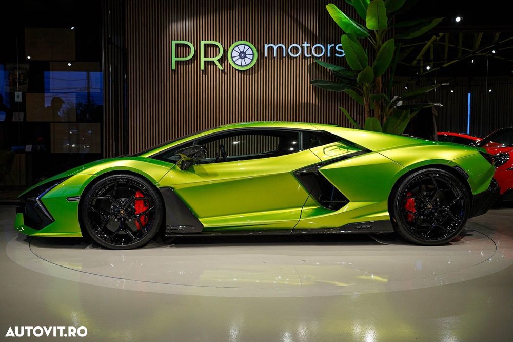 Lamborghini Revuelto - 8
