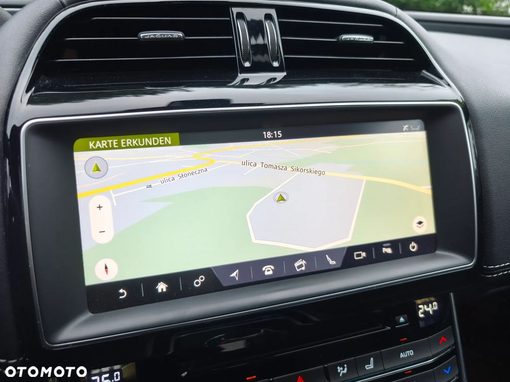 Jaguar XE 2.0 D AWD R-Sport - 29