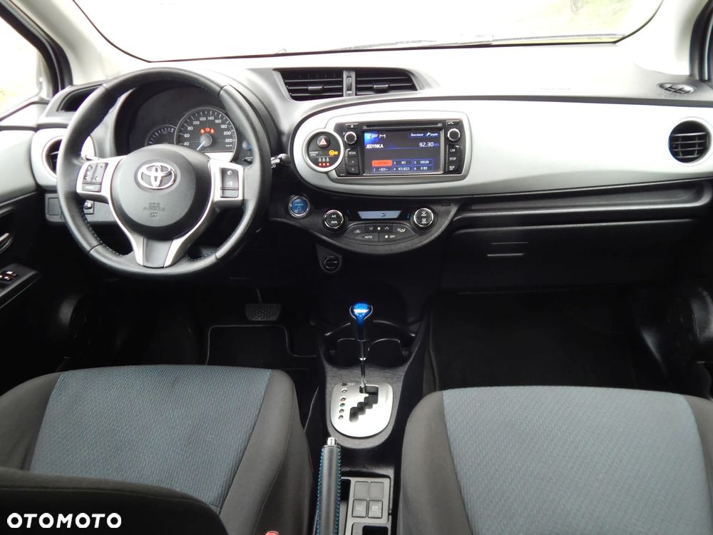 Toyota Yaris Hybrid 100 Life - 11