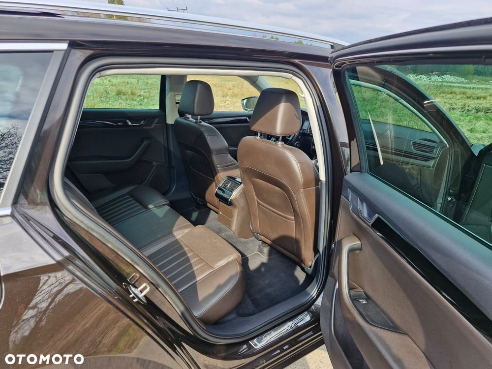 Skoda Superb 2.0 TDI DSG Premium Edition - 31