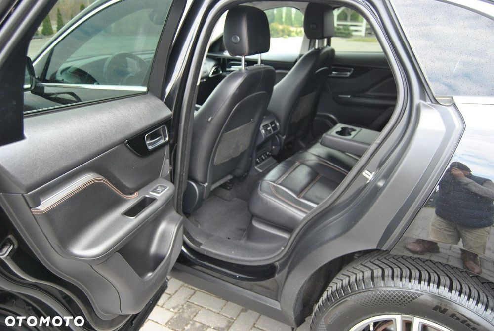 Jaguar F-Pace 20d Prestige - 14