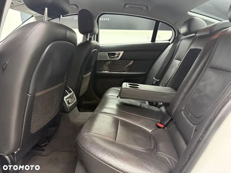 Jaguar XF 2.2 D Premium Luxury - 25