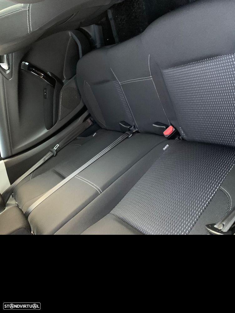 Peugeot 208 1.2 PureTech Allure EAT6 - 8