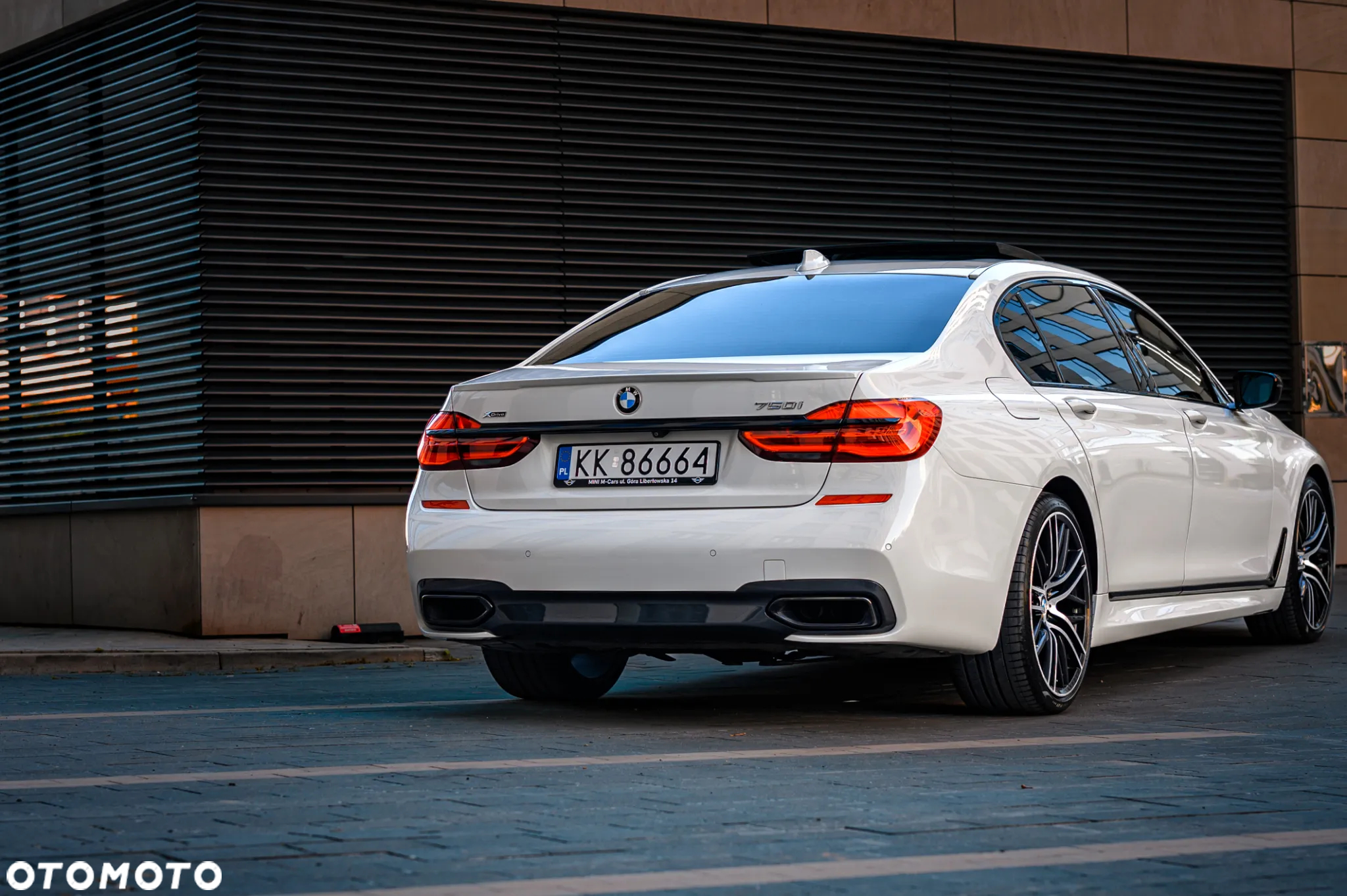 BMW Seria 7 750Li xDrive - 14