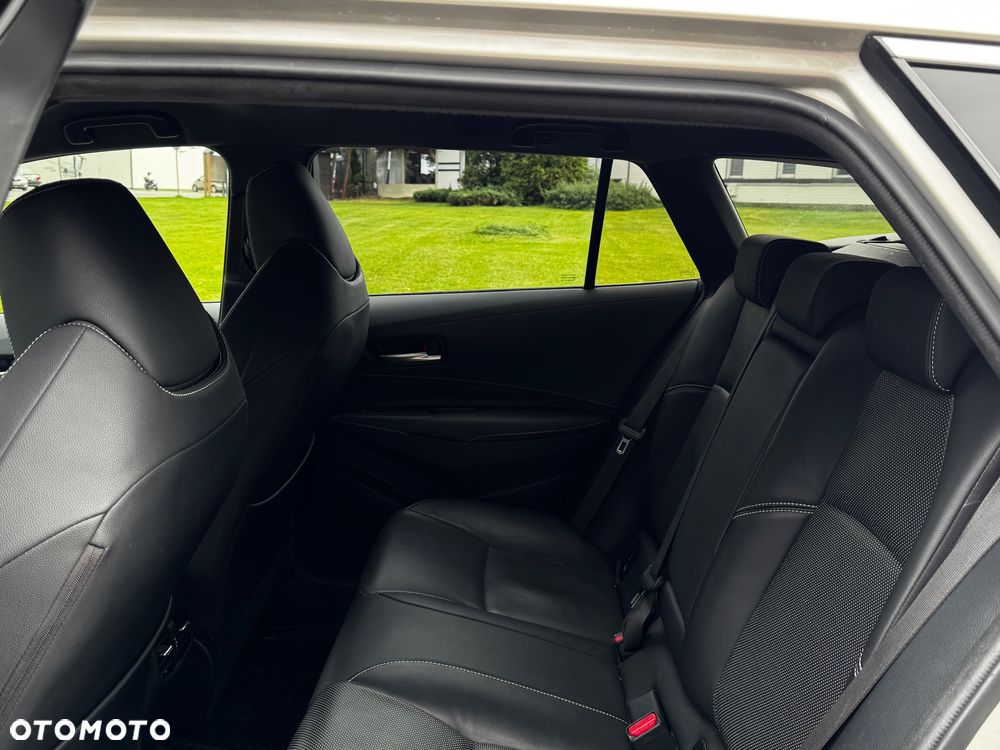 Toyota Corolla 2.0 Hybrid Executive - 11