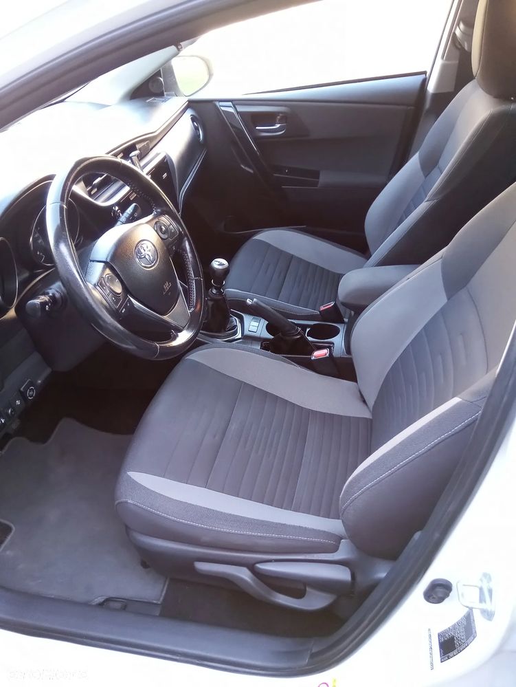 Toyota Auris 1.6 Premium - 9