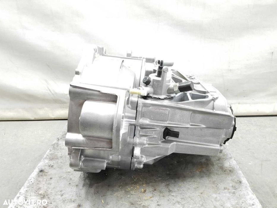 Cutie viteze VW Caddy IV; 2.0 TDI; UFX; 2022; 6 Viteze; Start/Stop - 1