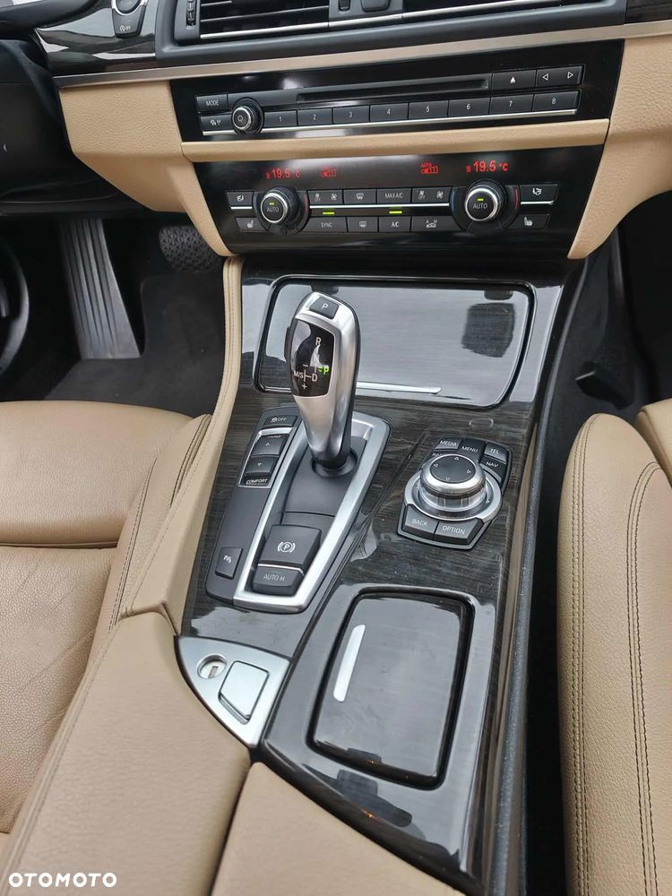 BMW Seria 5 520d Luxury Line - 14