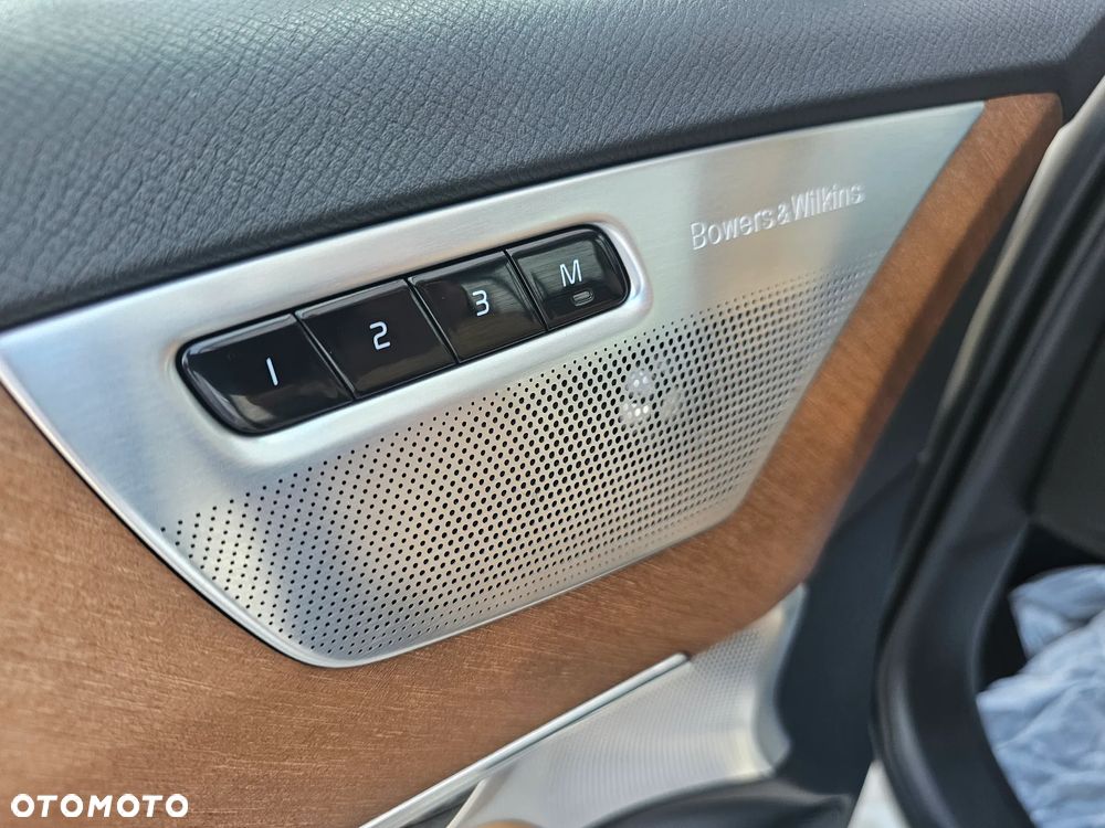 Volvo XC 90 T8 AWD Plug-In Hybrid Momentum 7os - 26
