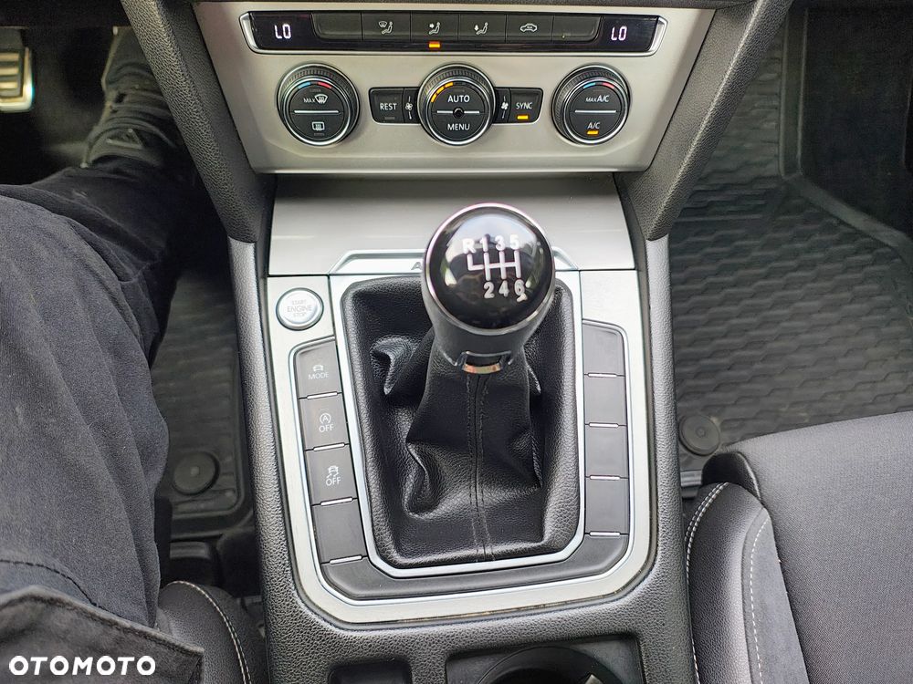 Volkswagen Passat 2.0 TDI BMT 4Mot Highline - 39