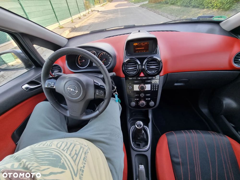 Opel Corsa 1.4 16V Cosmo - 26