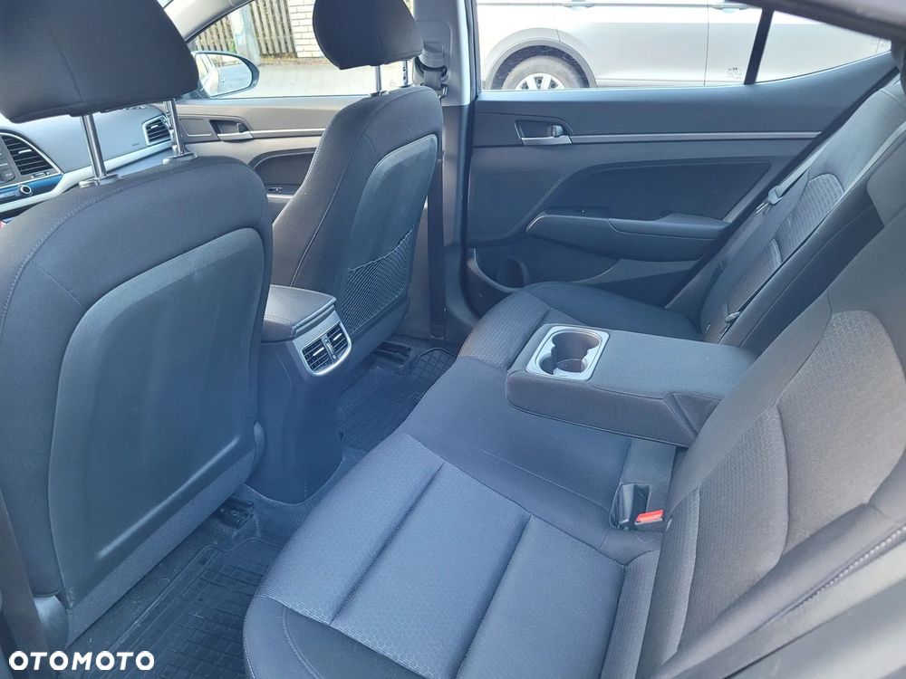 Hyundai Elantra 1.6 Style - 13