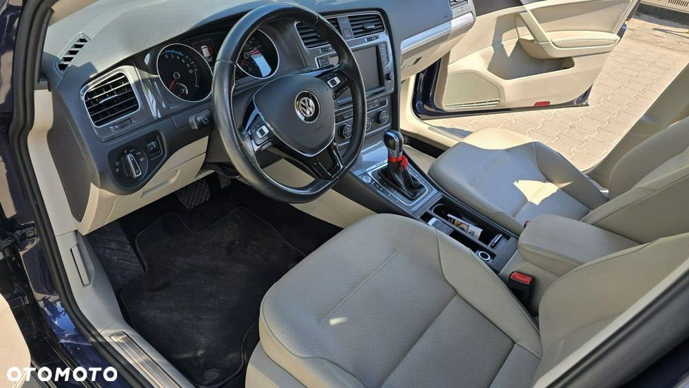 Volkswagen Golf - 11