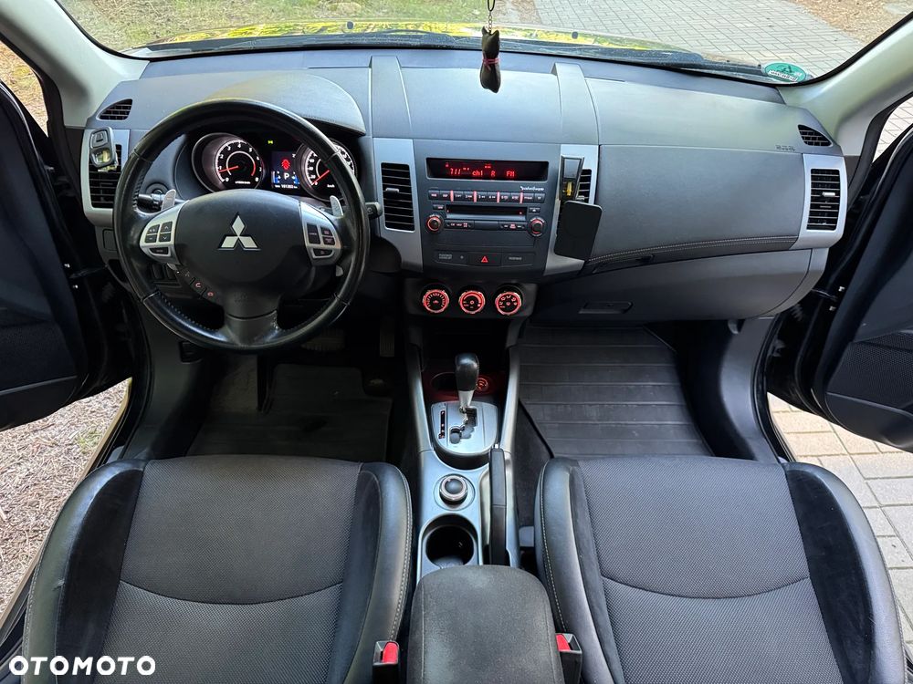Mitsubishi Outlander 2.4 4WD CVT Intense - 25