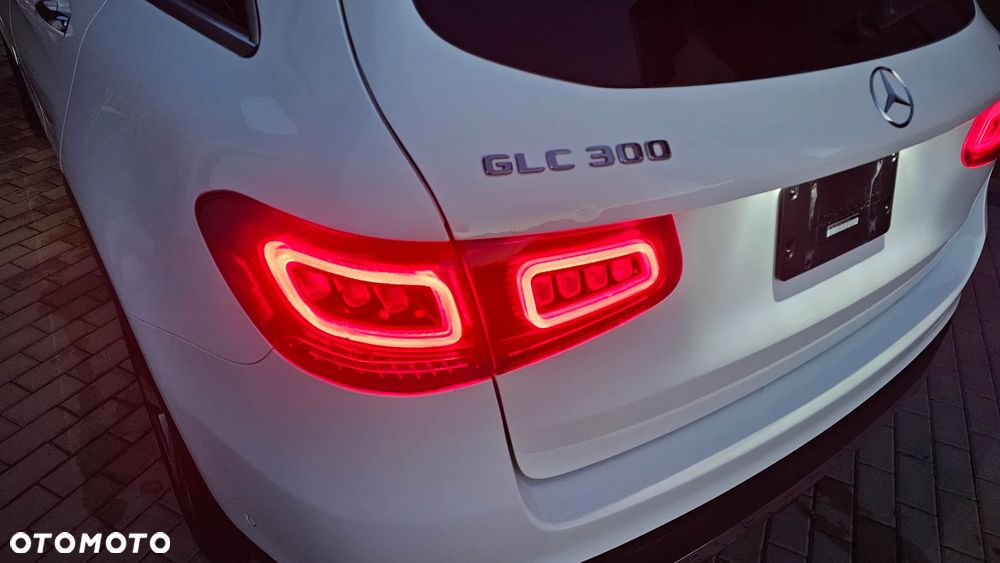 Mercedes-Benz GLC 300 4Matic 9G-TRONIC Exclusive - 17