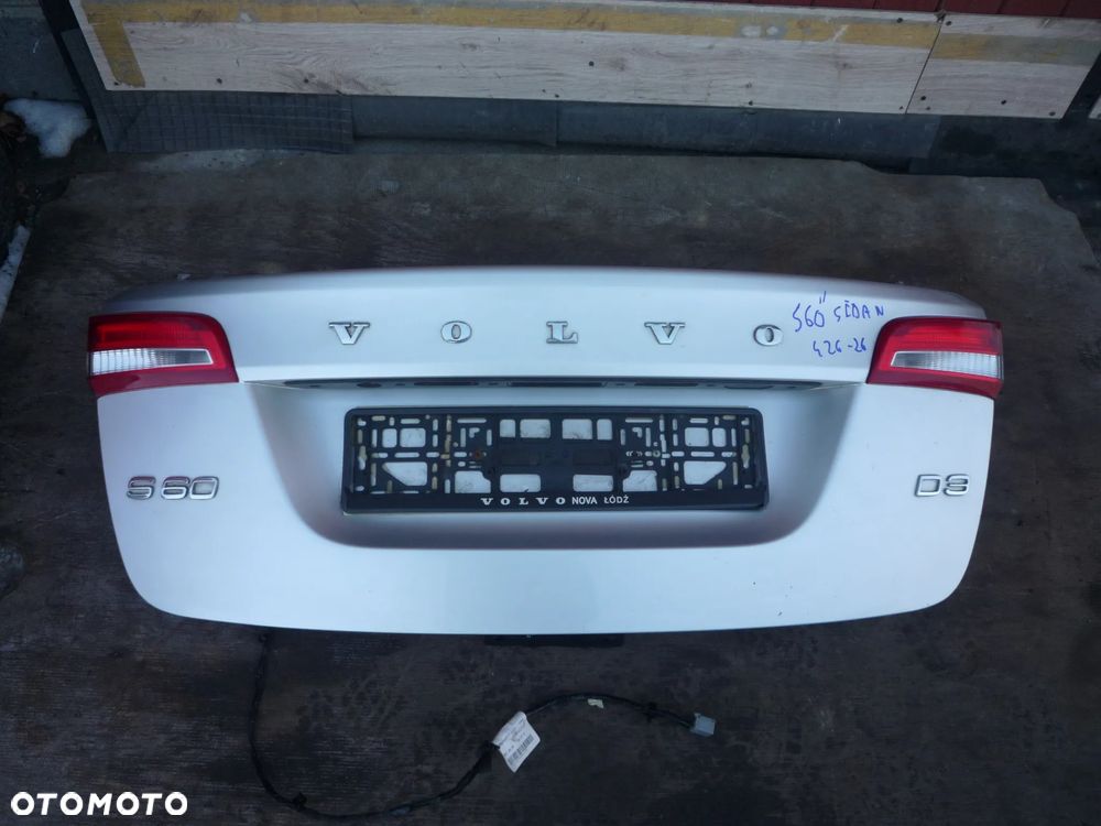 VOLVO S60 II 2.0D KLAPA TYLNA 426-26 - 1
