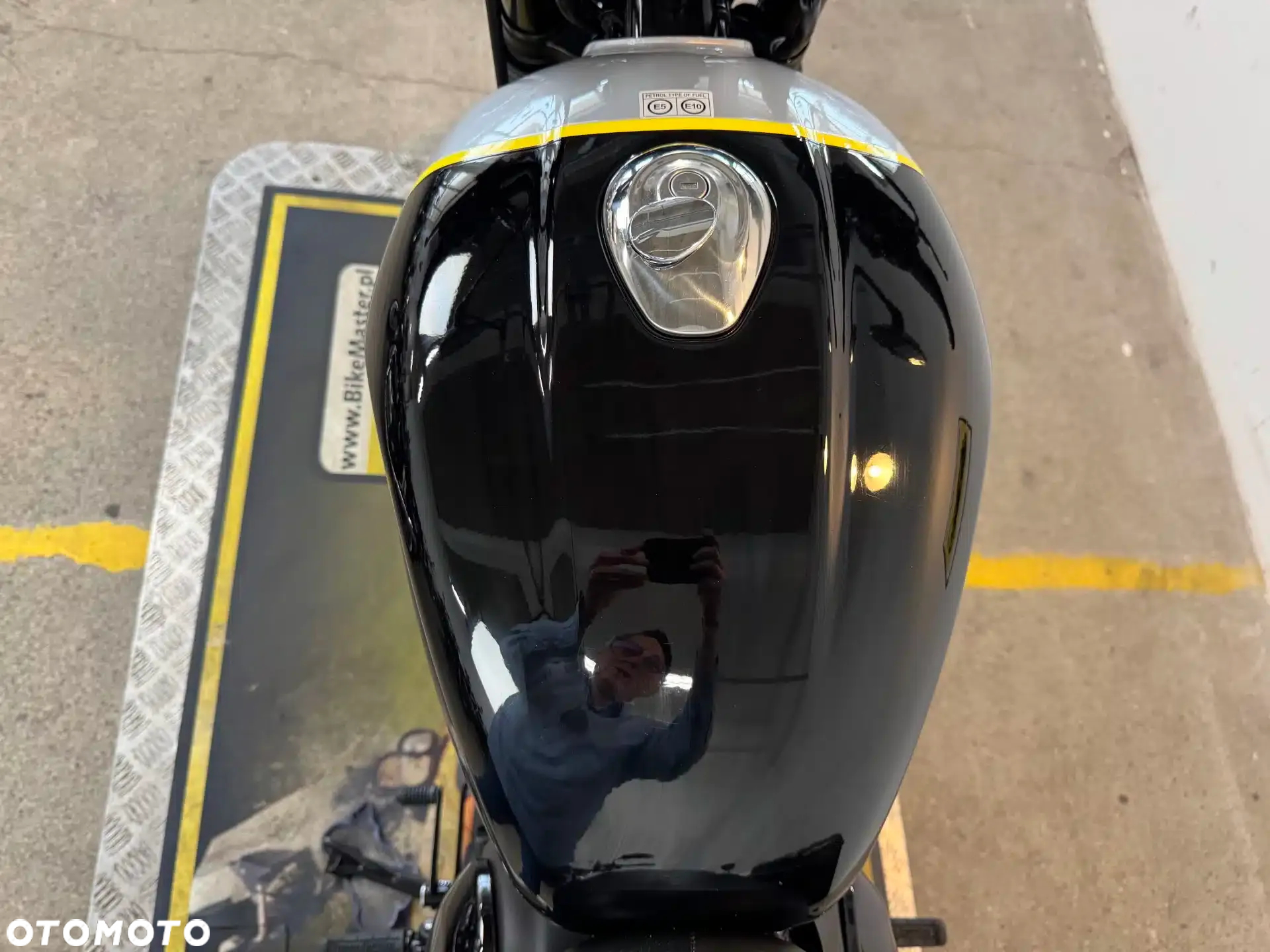 Royal Enfield HNTR - 28