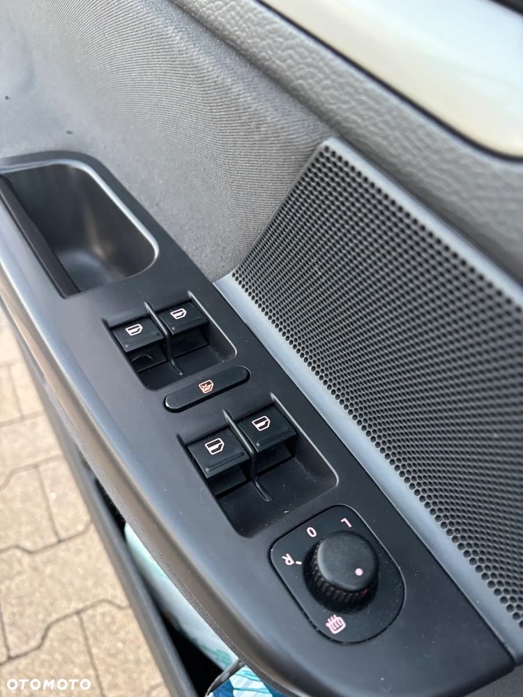 Volkswagen Golf V 1.9 TDI DPF BlueMot Comfortline - 29