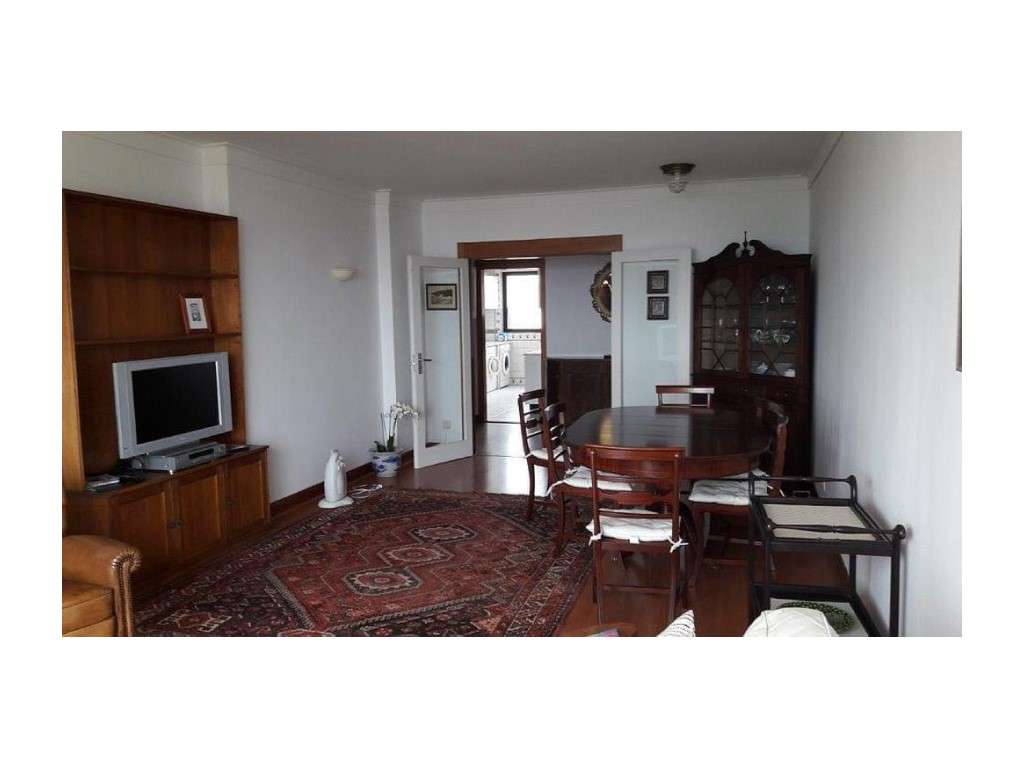 Apartamento T3 mobilado para arrendar no Monte Estoril, em edifício... - Grande imagem: 5/22