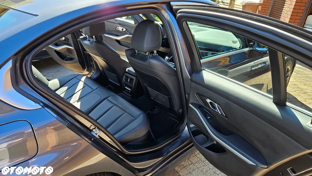 BMW Seria 3 330i xDrive M Sport sport - 27