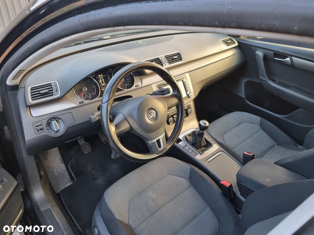 Volkswagen Passat 1.6 TDI Comfortline - 10