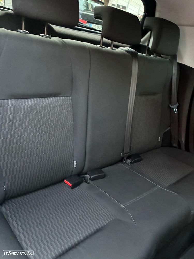 Peugeot 208 - 8