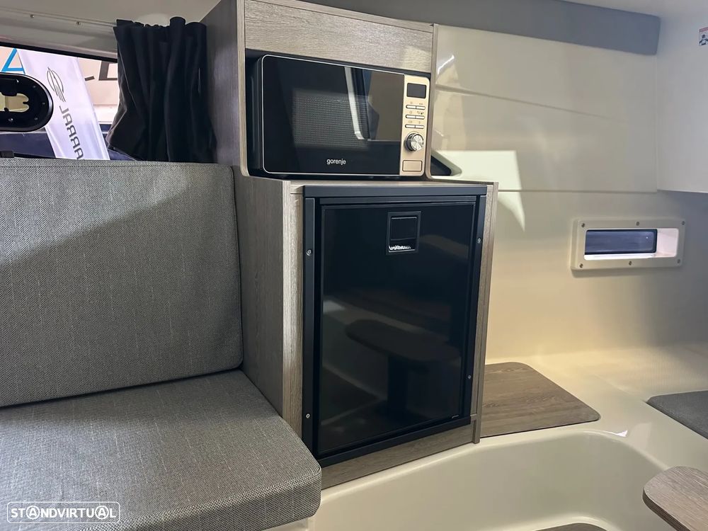 Quicksilver Activ 875 Sundeck - 42