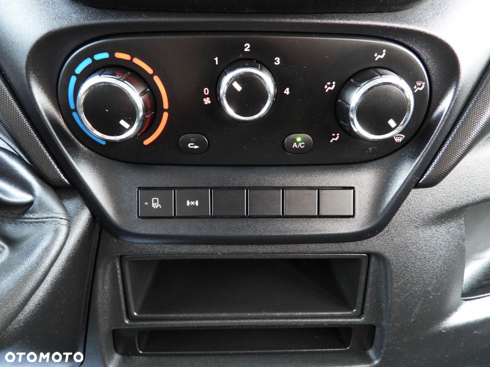 Iveco DAILY 50C16 WYWROTKA TROJSTRONNA PODWÓJNA KABINA DOKA 6 MIEJSC TEMPOMAT PNEUMATYKA BLIŹNIACZE KOŁA KLIMATYZACJA  160KM - 36