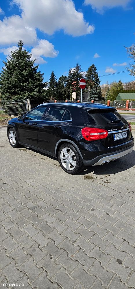 Mercedes-Benz GLA 250 4-Matic - 2
