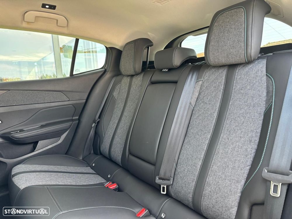Peugeot 408 1.2 PureTech Allure Pack EAT8 - 20