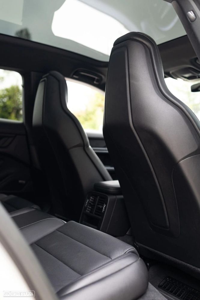 Porsche Taycan Sport Turismo - 50