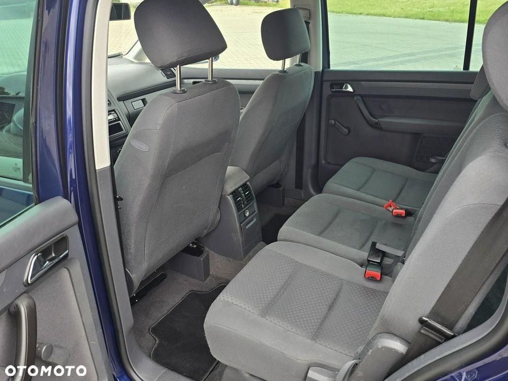 Volkswagen Touran - 17