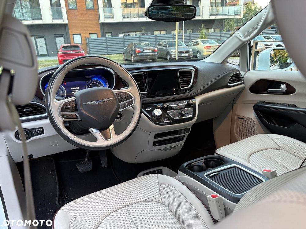 Chrysler Pacifica - 34