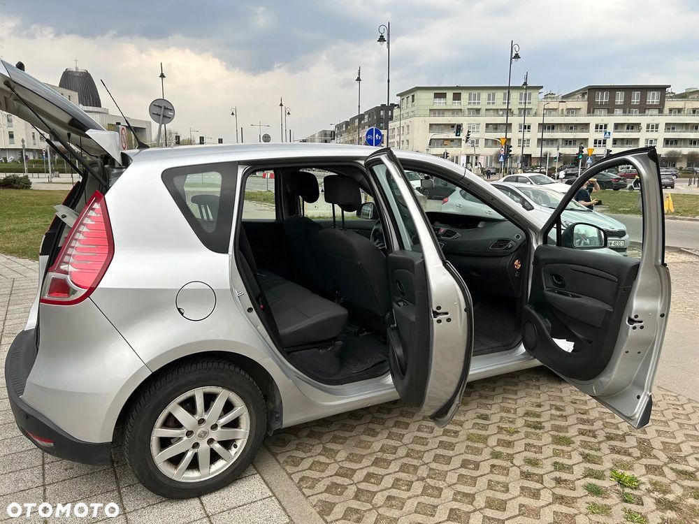 Renault Scenic 1.6 16V Authentique - 11