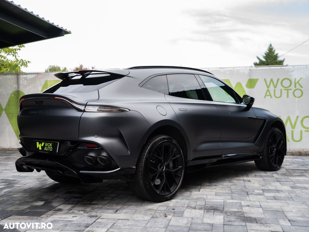 Aston Martin DBX - 9