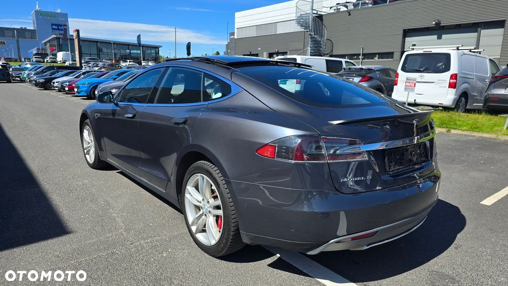 Tesla Model S D Performance - 8