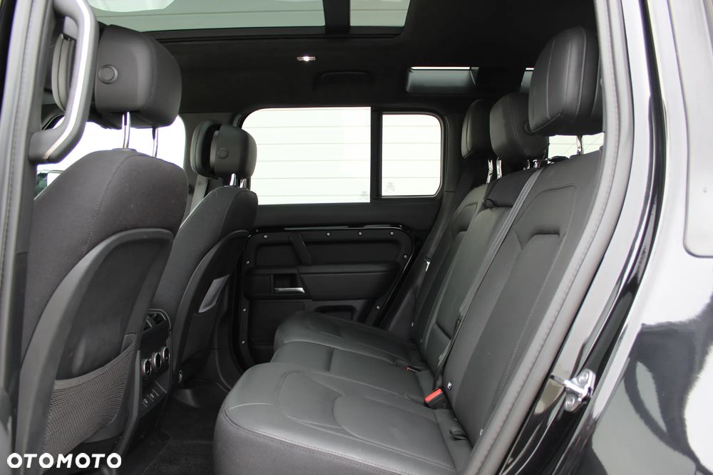 Land Rover Defender - 12