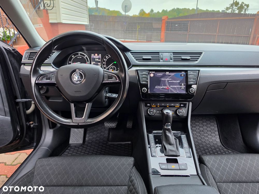 Skoda Superb 2.0 TDI DSG Premium Edition - 28