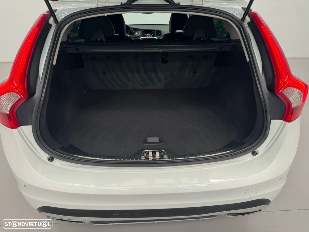 Volvo V60 2.0 D4 Momentum - 31