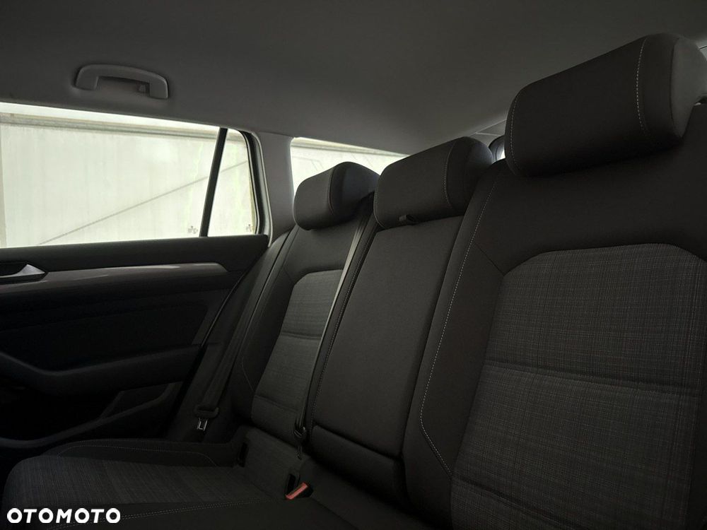 Volkswagen Passat - 19
