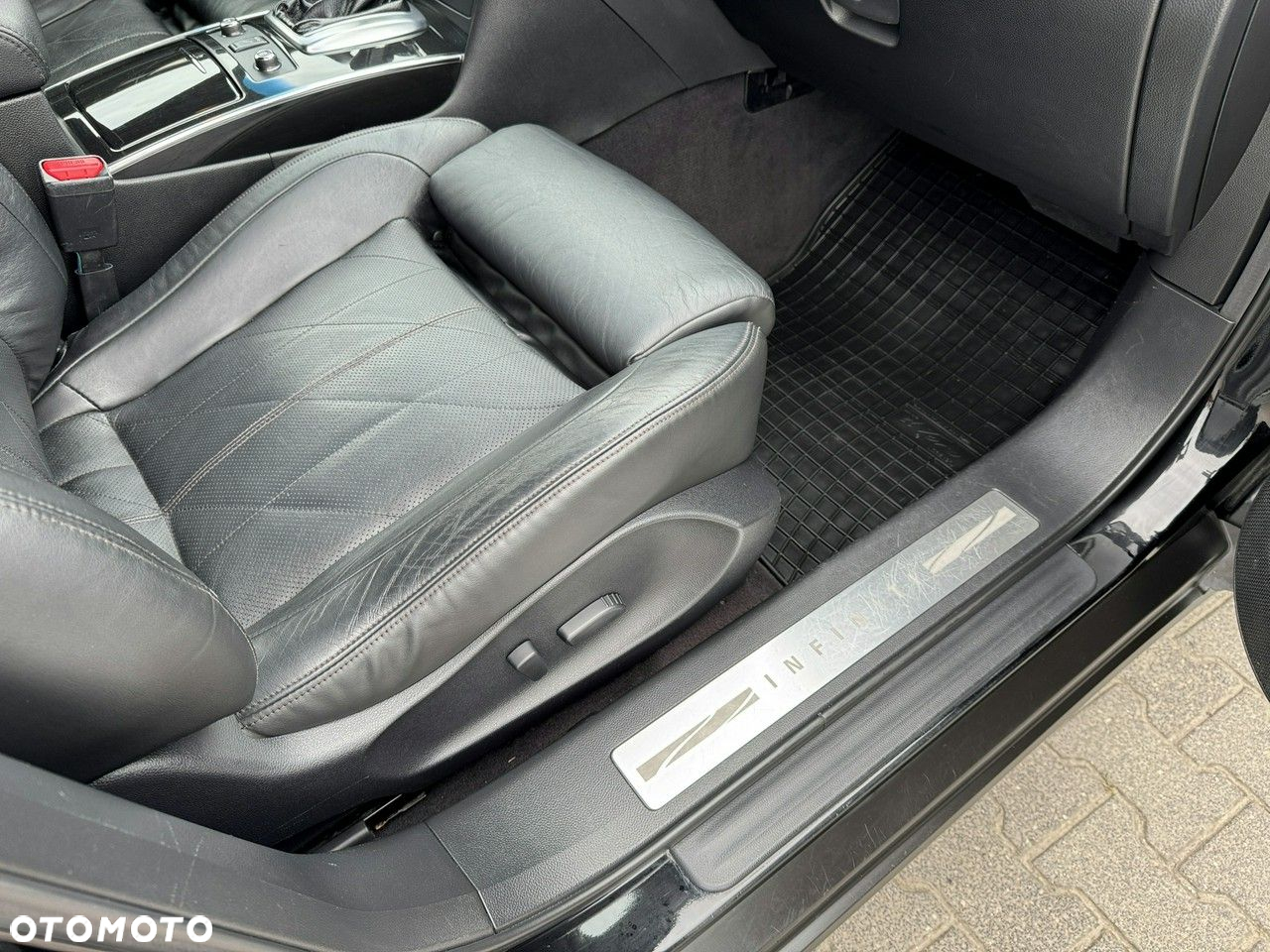 Infiniti FX - 24