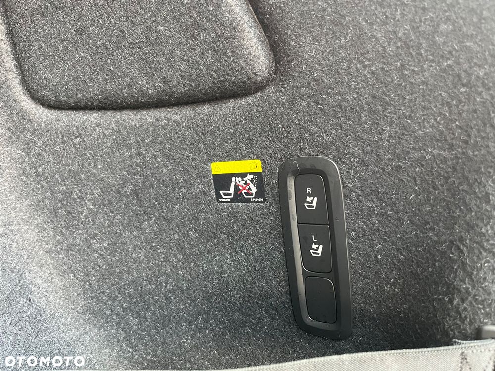 Volvo XC 40 D3 AWD Momentum Pro - 17