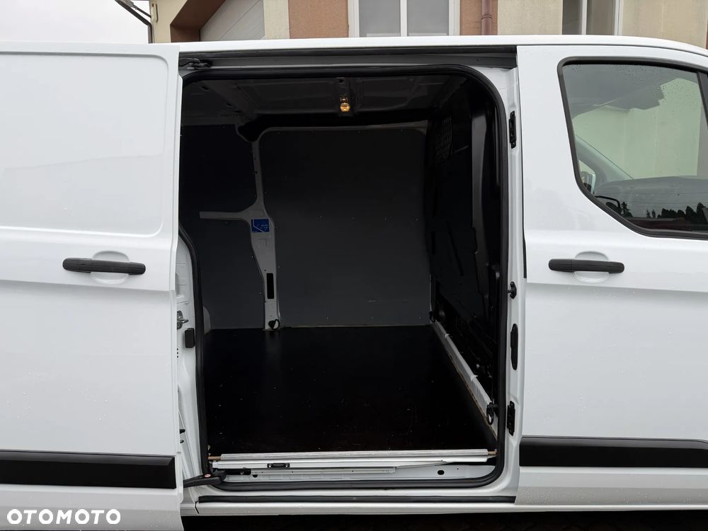 Ford Custom L2H1 - 9