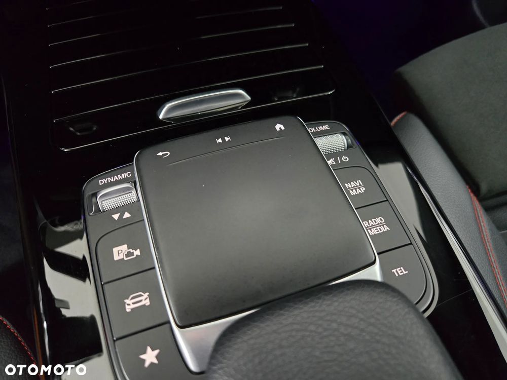 Mercedes-Benz CLA 200 7G-DCT AMG Line - 28